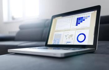 Ordenador con dashboard 
