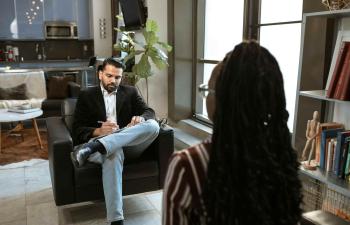 Recursos Humanos hablando sobre la discriminación laboral