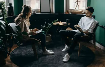 Diferencias entre ADE y Economía