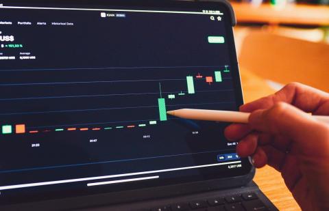 Gráfica financiera en un tablet