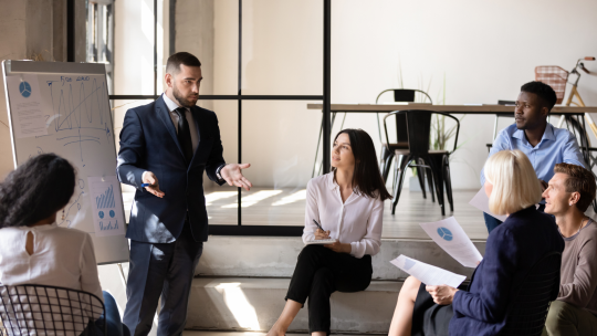 Desarrollar habilidades de comunicación y escucha