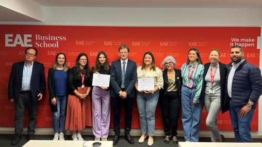 EAE Business School Barcelona beca a tres alumnas por su buen expediente académico