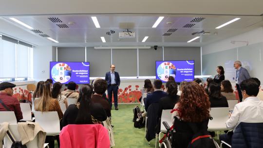 Alumnos del Global Máster en Sostenibilidad visitan la sede de Sabadell Seguros Barcelona