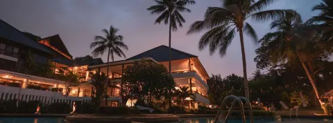 ¿Qué funciones desempeña el director de un hotel?