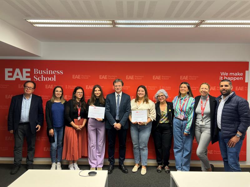 EAE Business School Barcelona beca a tres alumnas por su buen expediente académico