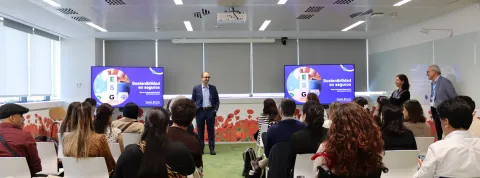 Alumnos del Global Máster en Sostenibilidad visitan la sede de Sabadell Seguros Barcelona