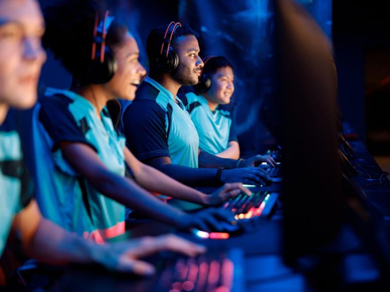 un equipo de gamers está en una competición