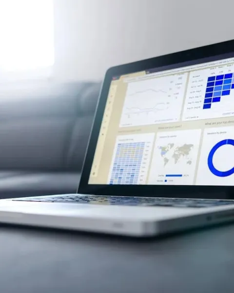 Ordenador con dashboard