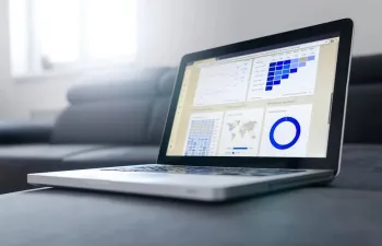 Ordenador con dashboard