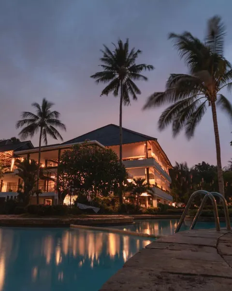 ¿Qué funciones desempeña el director de un hotel?