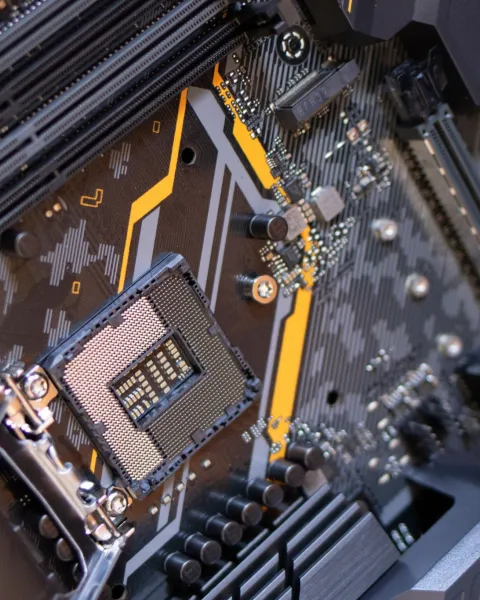 Programa enfocados: La guerra global por los microchips: análisis estratégico-tecnológico